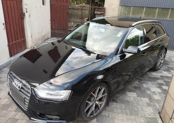 Audi A4 cena 24700 przebieg: 209000, rok produkcji 2013 z Opole Lubelskie małe 781